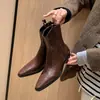 Botas femininas de cano curto, coleção outono/inverno 2026, salto médio, botas Chelsea de couro legítimo, botas de salto grosso, botas Martin pontudas da moda