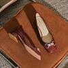 35501 Nuevos zapatos de mujer con punta cuadrada, hebilla de metal y tacón grueso, estilo elegante y sencillo, 2023, populares zapatos de mujer de boca baja