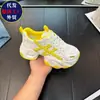 Tênis dad feminino popular com superfície em malha, novo modelo de verão 2025, tênis respirável de malha versátil com sola grossa, sapatos casuais