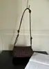 Bolso Tejido a Mano de Piel de Vaca Sensación de Alta Gama Primavera 2026 Nuevo Casual Versátil Bolso Cuadrado Pequeño de Hombro Cruzado Bolso de Cámara Cruzado
