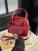 Bolsa pequena de textura prateada de alta qualidade feminina 2024 Nova moda para todos os jogos Chain Crossbody Bolsa Super Popular Portátil Pequena Bolsa Quadrada
