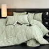 Juego de cuatro piezas de terciopelo de leche gofrado antiestático de alto gramaje, con diseño de pompón pequeño gofrado 3D, ropa de cama lujosa y cálida 4