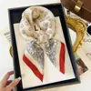 Pañuelo cuadrado marrón estilo Maillard para mujer, nuevo modelo otoño 2026, elegante y versátil, se puede usar como accesorio decorativo para el cabello o bufanda para el cuello, venta al por mayor