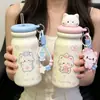 Taza aislada linda con temática de gato y compartimento para té, con cordón portátil, hecha de acero inoxidable 316, adecuada para estudiantes, y disponible para venta al por mayor y pedidos personalizados.