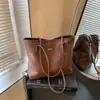Bolsa Casual de Design Elegante Estilo Coreano para Mulheres 2025 Nova Moda Transfronteiriça Tendência Bolsa de Ombro Versátil Bolsa Tote Tendência