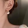Pendientes coreanos de alta gama de varios estilos y gran venta transfronteriza, pendientes de perlas de imitación para otoño e invierno, ligeros, creativos y de moda.