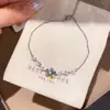 Pulseira pingente geométrico de flor de zircônia cúbica estilo europeu e americano, elegante e versátil, uma peça de joalheria delicada e luxuosa com um toque de alta qualidade, um acessório único e estiloso para mulheres