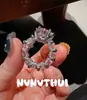 Anillo geométrico de gemas con pavé de diamantes, lleno de diamantes, como un terrón de azúcar. Conjunto de anillo de 6 quilates con corona de lenguaje de flores para dama rica.