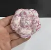 400 Peças de Broches Camélia de Pele de Carneiro Estilo Designer de 6,8cm, Presilhas de Cabelo, Broches de Alta Qualidade Ultra Estilosos, Pequenas Flores Perfumadas
