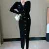 Elegante Vestido de Punto Verde con Cuello en V Estilo Francés para Otoño e Invierno, Nuevo Lujo para Socialité, Ajustado, con Abertura, que se Adapta a la Cadera, Largo para Mujer