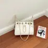Bolsa Transversal Acolchoada com Corrente Estilo Pequeno Luxo Feminina Outono 2026 Nova Bolsa Saco com Cordão Bolsa de Ombro Portátil para o Dia a Dia