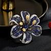 Nova Broche Floral Estéreo de Luxo Micro-Pavimentada com Zircônia Estilo Europeu Indústria Pesada Corsage Lírio Azul Acessórios Versáteis para Roupa Externa