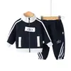 Conjunto Deportivo Bordado Estilo Coreano para Niños Unisex Bloque de Color Cuello Alto Chaqueta Cardigan Pantalones Deportivos Elegante Conjunto de Dos Piezas