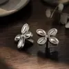 Manija de puerta de armario de aleación de zinc niquelada cepillada de trébol de cuatro hojas, manija pequeña moderna mate simple para cajón, gabinete, gabinete de vino