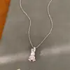 Nuevo collar con colgante de conejo y pendientes chapados en oro de 18 quilates con circonita cúbica, con un diseño delicado y moderno con una estética única y de nicho