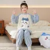 Pijama infantil de fleece coral, quente para outono e inverno, design fofo de desenho animado, conjunto de flanela infantil para usar em casa
