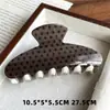 Grampo de Cabelo Retro com Listras de Bolinhas de Plástico Clima Doce e Feminino Grampo para Parte de Trás da Cabeça Simples Elegante Presilha de Tubarão