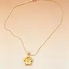 Collar Colgante Flor Plegada Europeo y Americano, Moda Retro de Gama Alta, Elegante Cadena para Clavícula de Pétalos, Venta al por Mayor Transfronteriza
