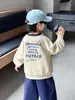 Sudadera para niño, nuevo estilo otoño 2026, top de manga larga para niño para otoño, ropa exterior, conjunto de otoño con estampado de letras de dibujos animados para bebé niño