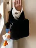 Bolsa Coreana de Nicho Bolsa Transversal Moda Feminina Bolsa de Ombro de Pelúcia Versátil Casual Trabalho Deslocamento Bolsa Tote Saco