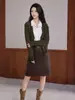 Falda midi de estilo retro Old Money de piel sintética ajustada a la cadera con cinturón para mujer, nueva tendencia otoño/invierno, de cintura alta, entallada, línea A