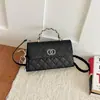 Bolso de mujer de lujo ligero transfronterizo 2026 nuevo bolso de hombro acolchado estilo Chanel, bolso cruzado de moda versátil para el día a día