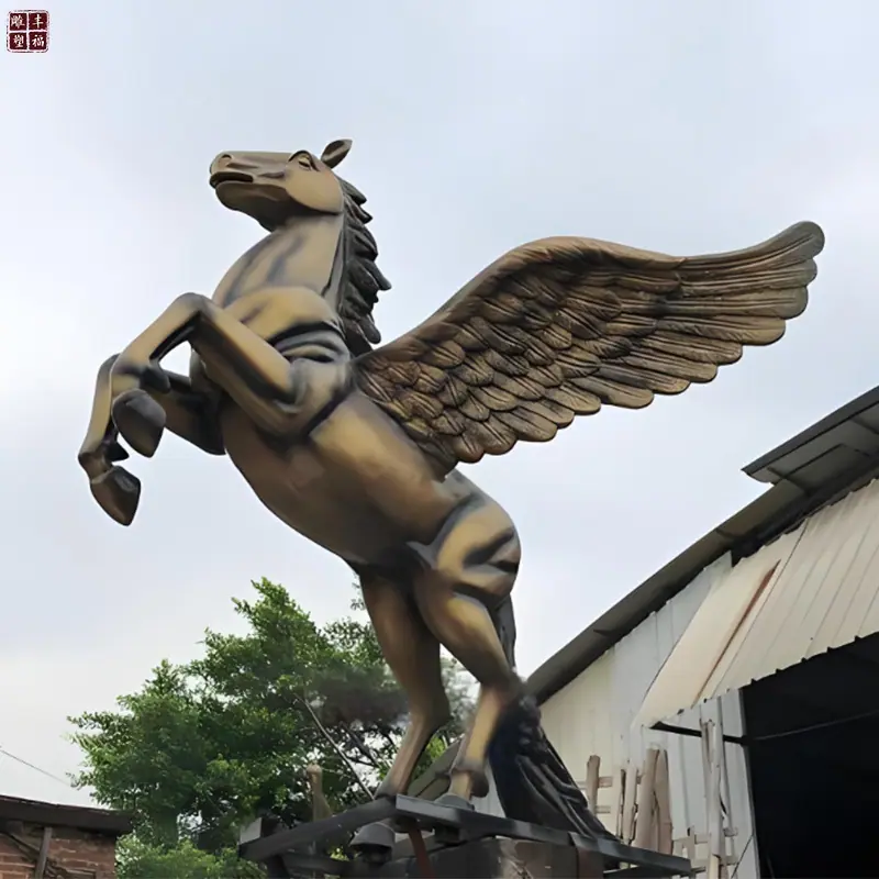 带翅膀铜雕马3