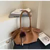 Bolsa Tote Grande de Camurça Retrô Transfronteiriça de Grande Capacidade Fosca Nova Moda Outono e Inverno Popular Portátil de Ombro Bolsa Cesta de Legumes