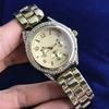 Reloj de Cuarzo de Moda para Mujer con Bisel de Diamantes de una Fila y Esfera de Seis Agujas Disponible en Varios Colores