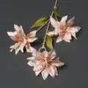 3 Cabeças de Lírios Flores Artificiais Flores de Casamento Decoração Floral para Salão de Banquetes Flor de Seda Guia de Flores Fileira de Flores Lírio Chama Flores Artificiais