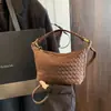 Bolsa de palha trançada à mão, toque de luxo, retrô, versátil, bolsa para o dia a dia, cesta, simples, grande capacidade, bolsa feminina de ombro único e transversal