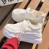 Tênis Brancos de Solado Grosso para Aumentar a Altura para Mulheres, Sapatos de Malha Respirável para o Verão, Tênis Versáteis que Combinam com Calças de Pernas Largas, Sapatos Esportivos e Casuais