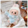 Primera, Segunda y Tercera Generación Labubu 17cm Labubu Muñeca Sentada Fiesta Ropa Imitación Piel de Visón Sombrero de Orejas de Gato Bufanda Suéter