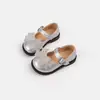 Sapatos de Couro para Meninas 2026 Primavera e Outono Novo Estilo Sapatos de Princesa com Laço e Strass Sapatos de Dança Macios e da Moda para Meninas Tendência