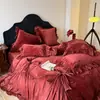 Conjunto de Ropa de Cama Cálida de Invierno Estilo Princesa Romántica Francesa para Bebé, de Cuatro Piezas, con Acabado Totalmente Mate, Terciopelo para Bebé y Ribete de Encaje, en Estilo Dama