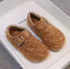 Sapatos Birkenstock de Couro Macio Retro com Salto Escondido Femininos 2026 Chegada de Inverno Veludo Plus Fivela Estilo Floresta Slip-on Sapatos de Algodão
