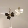 Pendientes de Pétalos Mate de Alta Gama con Pasador de Plata 925 para Mujer Pendientes de Diseño Asimétrico de Nicho Accesorios Exagerados para Orejas de Otoño e Invierno