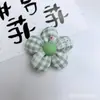 Accesorios de Flor de Cinco Pétalos Rellenos de Algodón Tridimensionales a Cuadros Estilo Bosque DIY Joyería Ropa Bolsas Accesorios Zapatos y Calcetines Decoración para Funda de Teléfono Móvil
