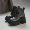 Jiezhou Colección Otoño 2026: Botas Martin estilo vintage, desgastadas, de piel de plena flor con suelas gruesas y tacones robustos, un diseño de nicho y vanguardista para mujeres a la moda.