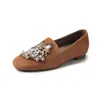 Mocassins de Camurça de Pele de Ovelha com Bordado Pesado de Guepardo e Contas 2026 Nova Coleção de Primavera Estilo Chinês Sapatos de Couro Genuíno com Aumento Oculto de Altura e Salto Médio
