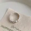 Anel Gota de Luxo Leve para Mulheres Design Simples de Nicho Senso de Estilo Frio Anel de Dedo Cruzado Personalizado Abertura Ajustável