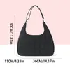 Bolso acolchado de un solo hombro estilo otoño e invierno moderno de alto valor, bolsa de plumón para debajo del brazo, bolso de hombro tipo tote ligero de gran capacidad