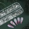 Set de 12 lentejuelas metálicas para decoración de uñas de copo de nieve blanco, escamas de copo de nieve huecas, decoraciones DIY para uñas de Navidad y invierno