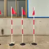 Sinalização esportiva para escolas primárias e secundárias Haste para futebol Treinamento Competição 1,5 1,8 m haste de bandeira vermelho e branco haste de PVC base de borracha
