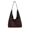 Bolso de Mano con Tachuelas de Gamuza Estilo Retro Coreano para Mujer 2026 Otoño/Invierno Nuevo de Gran Capacidad para el Trabajo con Correa al Hombro