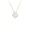 Collar de trébol de cuatro hojas de oro V de alta gama para mujer, colgante de ágata nácar tallado por CNC, trébol de la suerte de doble cara, cadena ligera de lujo para la clavícula para mujer