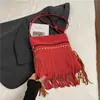Bolsa de Ombro Transversal Feminina de Couro com Franja Outono Promoção Quente Nova Moda Textura Retrô Simples Grande Capacidade