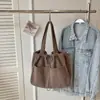 Bolso de hombro simple de gran capacidad para niñas, nuevo bolso tote plisado de moda casual, bolso de mano de nicho moderno para el día a día