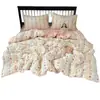Conjunto de cuatro piezas de algodón fresco y lindo con estampado de dibujos animados, estilo INS de algodón puro, adorable y suave, adecuado para todas las estaciones, juego de tres piezas para dormitorio