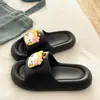 Macias e fofas~ Sandálias slip-on adoráveis de cor de mel para mulheres, versáteis para uso externo, chinelos de verão leves para casa com sola macia de EVA
